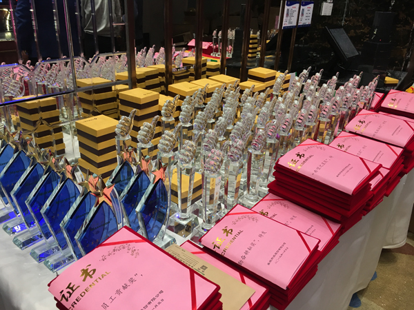 二十二年风雨  只因有你同行  又沐改革春风  再迎历史机遇 ——玩彩(中国)wancai·官方网页版,22周年庆典暨颁奖典礼