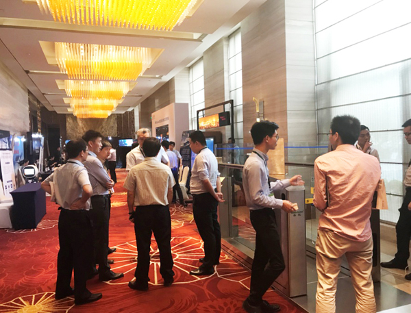 2018上海国际峰会，玩彩(中国)wancai·官方网页版,助力升级智慧机场