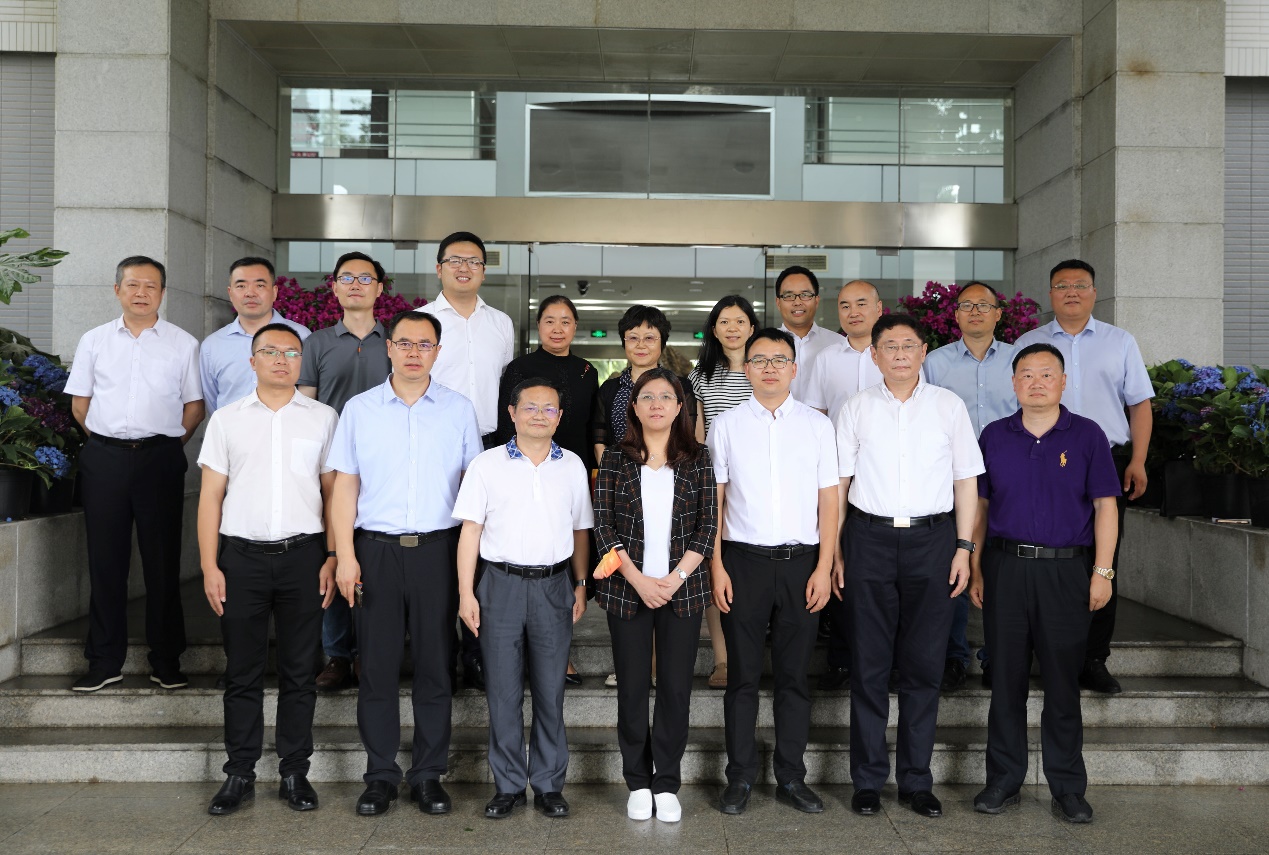 玩彩(中国)wancai·官方网页版,与东南大学签订产学研战略合作协议，瞿磊获颁“东南大学至善教育贡献奖”
