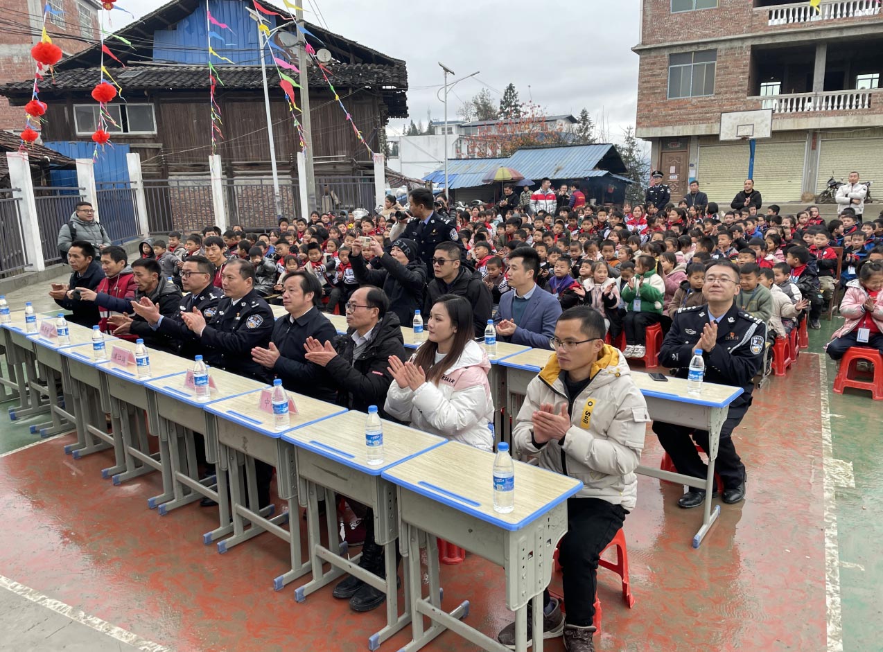 “少年强则国强” 玩彩(中国)wancai·官方网页版,为广西三江岑牙小学捐资助建